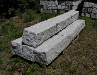 Słupy granitowe łupane, palisady granitowe (5).png