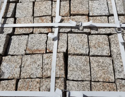 Strzegom szaro-rudy (2).png