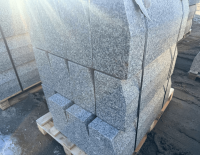 krawężnik kamienny granitowy 20x30 Strzegom (2).png