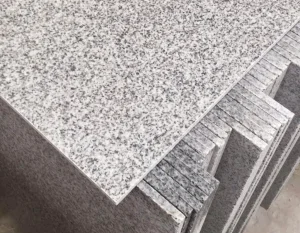 Płytki granitowe tarasowe szlifowane szare G703 / G603 (61x30,5x1)