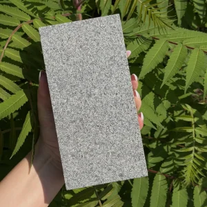 Kostka granitowa cięta ciemnoszara płomieniowana G654 (20x10x5)