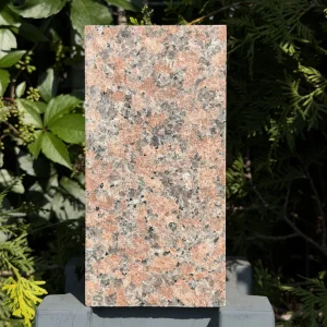 Kostka granitowa cięta czerwona płomieniowana G562 (20x10x6)