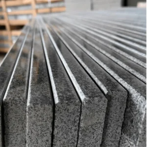 Stopnica granitowa okładzinowa polerowana ciemnoszara G654 (150x33x2)
