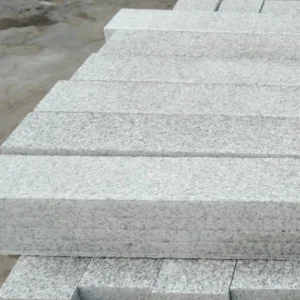 Palisada granitowa cięta jasnoszara G703 New Bianco Cristal (10x10x50)