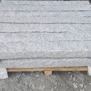 Palisada granitowa łupana jasnoszara G703 New Bianco Cristal (10x10x50) 