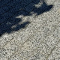 kostka granitowa cięta płomieniowana Gesägte und geflammte Granitpflastersteine (2).webp
