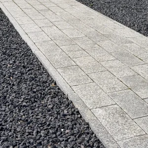 Opornik granitowy cięty płomieniowany szary STRZEGOM (6x20x80-120)