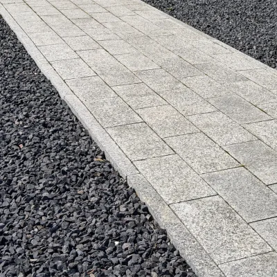 obrzeże granitowe Granit-Einfassung.webp