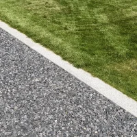 obrzeża ogrodowe kamienne Gartenumrandungen aus Stein.webp