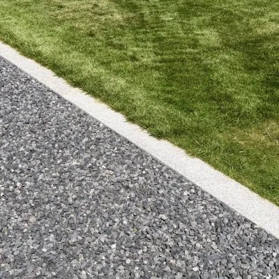 obrzeża ogrodowe kamienne Gartenumrandungen aus Stein.webp