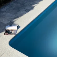 kamień brzegowy narożnik do basenu  Eck-Randstein für Schwimmbecken (1).webp